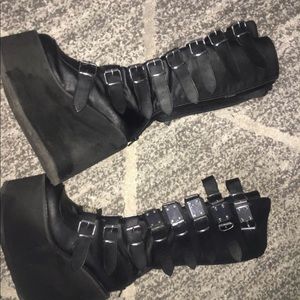 Demonia Swing 815 size 9 VERY minor wear